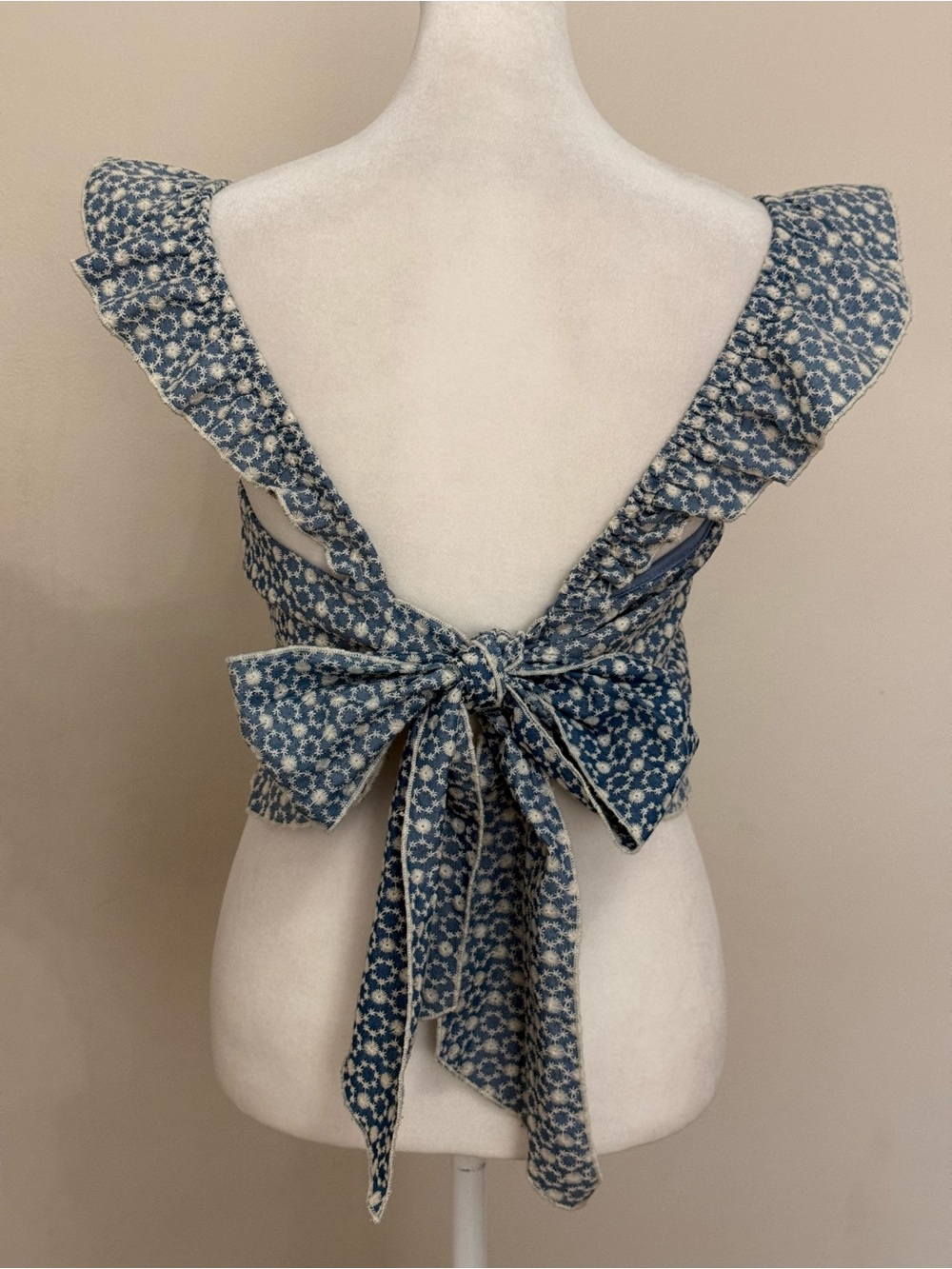 Blue Floral Ruffle Tie-Back Crop Top - Picture 4 of 6
